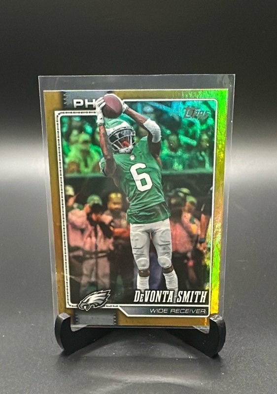 2026 Topps Flagship #165 DeVonta Smith Gold Rainbow Foil #/50