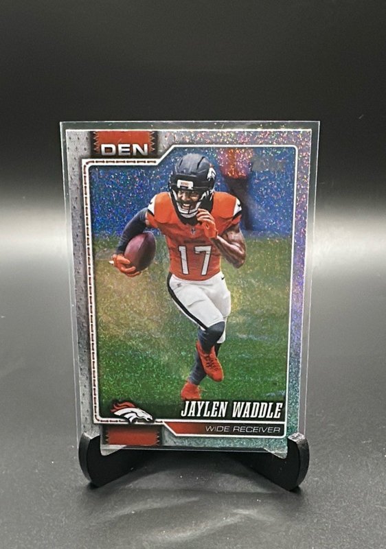 2026 Topps Flagship #125 Jaylen Waddle Sandglitter