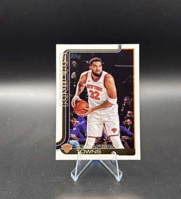 Karl-Anthony Towns 2025-26 Topps Basketball #19