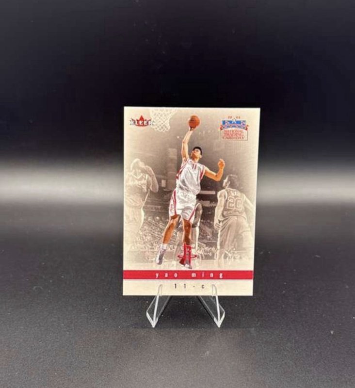 Yao Ming 2004 Fleer #9
