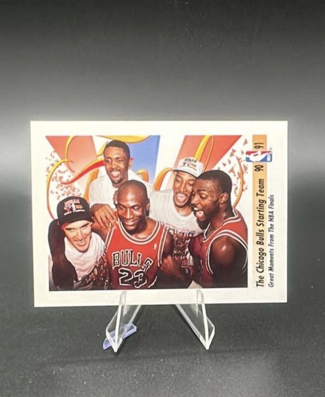 1991-92 SkyBox #337 The Chicago Bulls Starting Team NBA Basketball